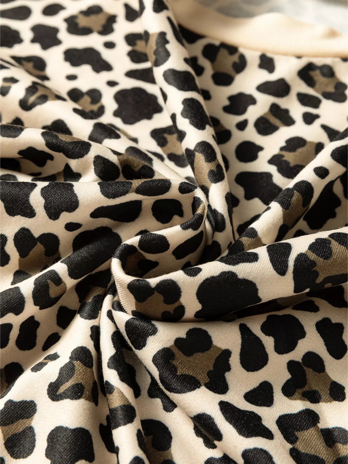 Leopard Print Contrast Trim Long Sleeve Pullover and Drawstring Shorts 2pcs Outfit