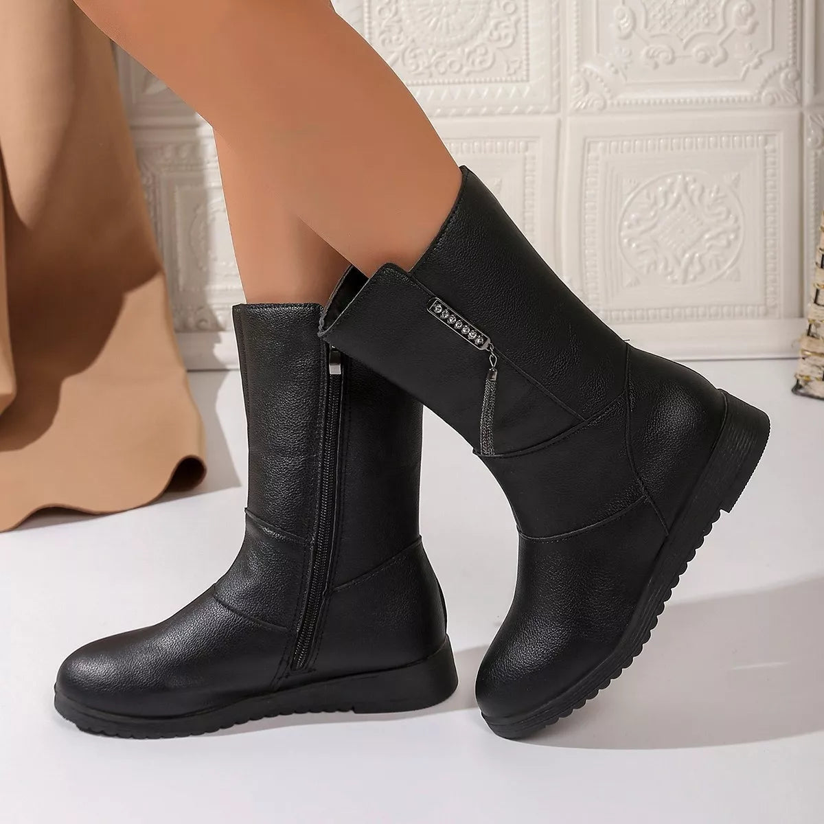 Round Toe Side Zip Boots Black