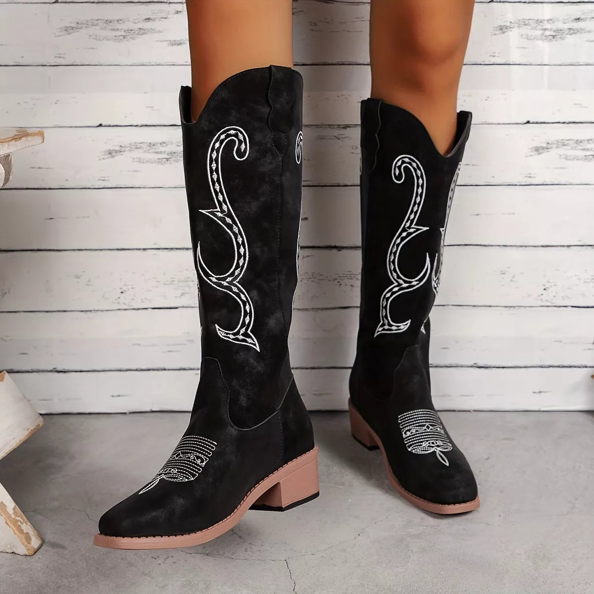 Embroidered Round Toe Block Heels Boots Black