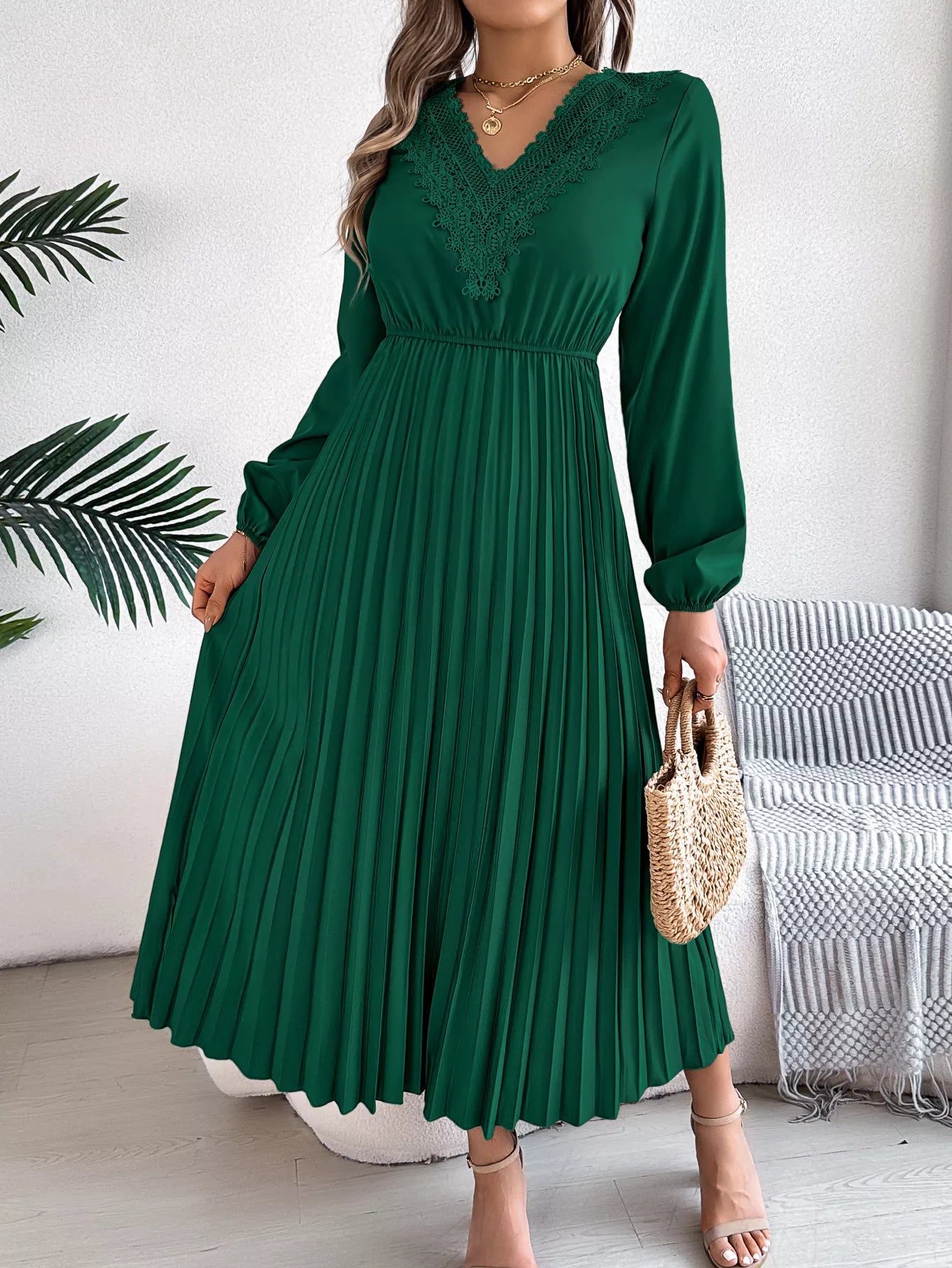 Lace Detail V-Neck Pleated Dress Dark Green