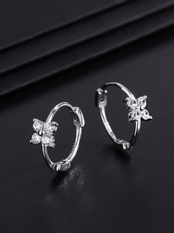 Modern four-leaf clover flower earrings White FREESIZE